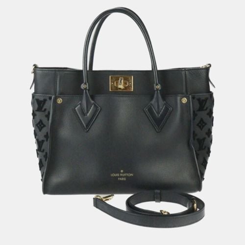 Louis Vuitton Black Leather On My Side MM Monogram Tuftage Shoulder Bag - Louis Vuitton - Modalova