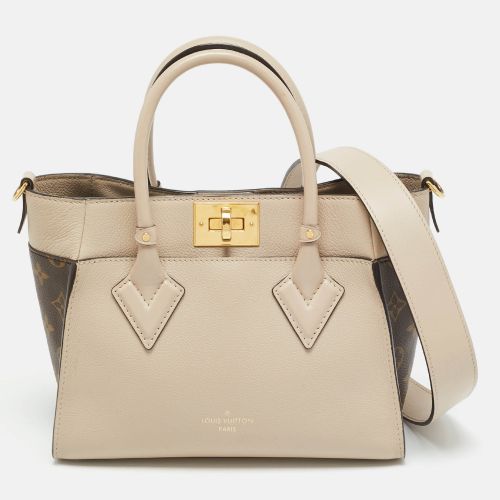 On My Side PM Greige Monogram Canvas and Leather Bag - Louis Vuitton - Modalova