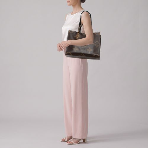 Onthego MM Monogram and Monogram Reverse Canvas Bag - Louis Vuitton - Modalova