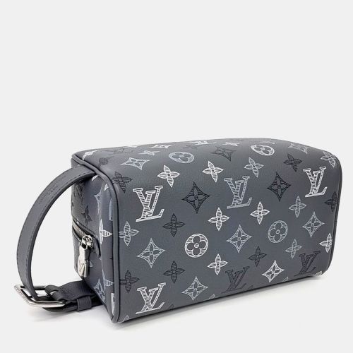 Rocker Dope Kit Pouch Monogram Eclipse Reverse Canvas Toiletry Bag - Louis Vuitton - Modalova