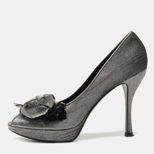 Louis Vuitton Metallic Grey/Black Lurex Fabric Floral Peep Toe Pumps Size 38 - Louis Vuitton - Modalova