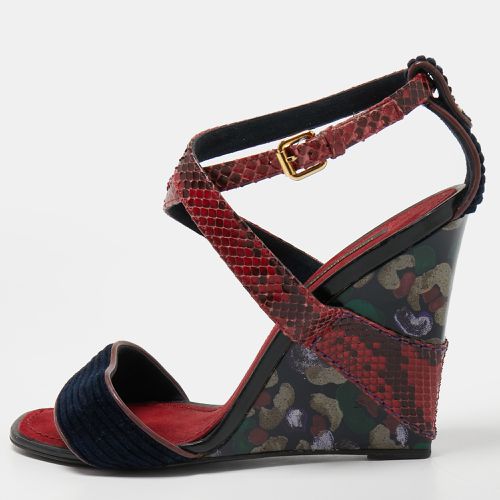 Louis Vuitton Dark Red/Navy Blue Snakeskin and Velvet Cross Ankle Strap Wedge Sandals Size 38 - Louis Vuitton - Modalova