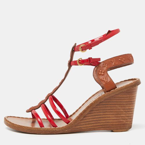 Louis Vuitton Brown/Red Monogram Embossed Leather and Patent T-Strap Wedge Sandals Size 37.5 - Louis Vuitton - Modalova