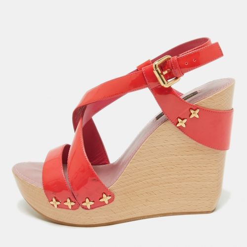 Louis Vuitton Red Patent Leather Star Embellished Wedge Sandals Size 37 - Louis Vuitton - Modalova