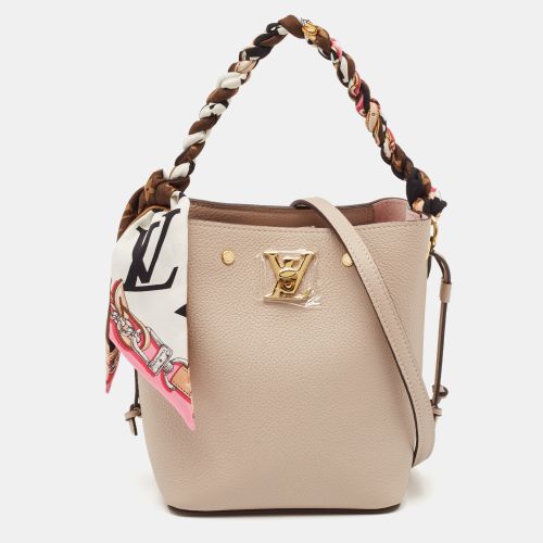 Louis Vuitton Greige Leather Nano Lockme Bucket Bag - Louis Vuitton - Modalova