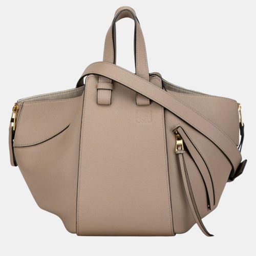 Loewe Sand Beige Leather Anagram Hammock Small Handbag - Loewe - Modalova