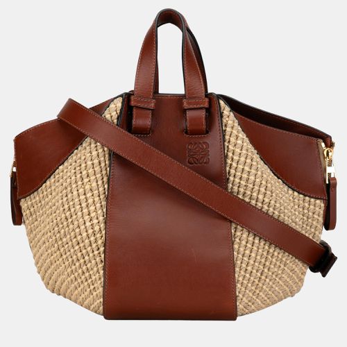 Loewe Beige/Brown Small Leather and Raffia Hammock Shoulder Bag - Loewe - Modalova