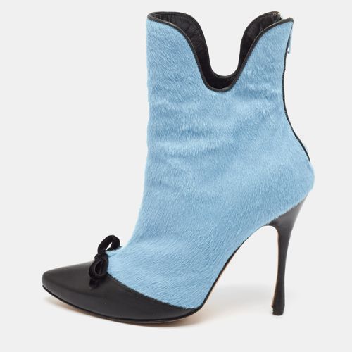 Manolo Blahnik Blue/Black Calf Hair and Leather Bow Ankle Length Boots Size 37 - Manolo Blahnik - Modalova