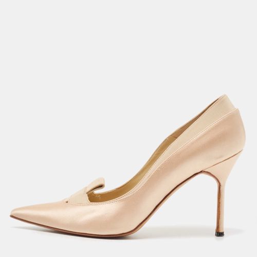 Manolo Blahnik Beige Satin Pointed Toe Pumps Size 38.5 - Manolo Blahnik - Modalova