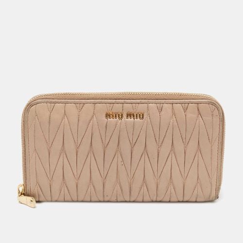 Miu Miu Beige Matelassé Leather Zip Around Wallet - Miu Miu - Modalova