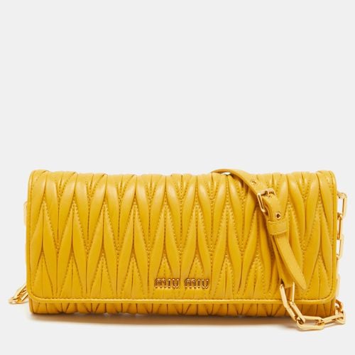 Miu Miu Mustard Matelassé Leather Flap Wallet On Chain - Miu Miu - Modalova