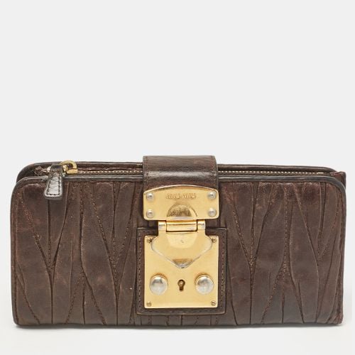 Miu Miu Dark Brown Matelassé Leather Clasp Lock Continental Wallet - Miu Miu - Modalova