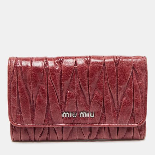 Miu Miu Burgundy Matelassé Leather Flap Trifold Wallet - Miu Miu - Modalova