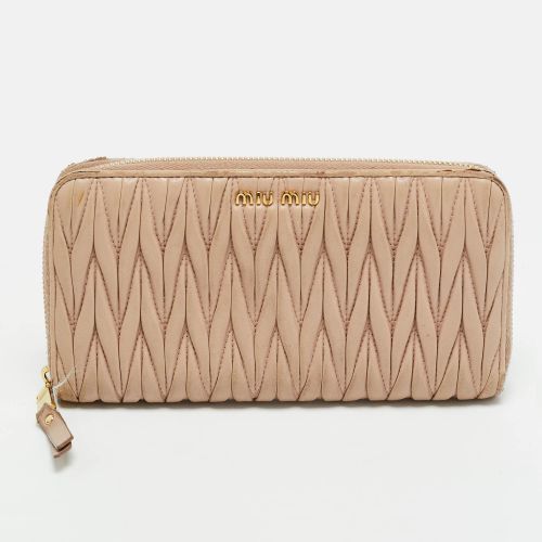 Zip Matelassé Leather Continental Wallet - Miu Miu - Modalova