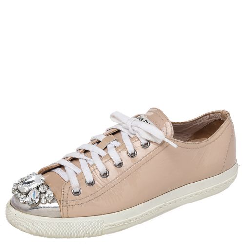 Miu Miu Beige Patent Leather Crystal Embellished Cap Toe Sneakers Size 38.5 - Miu Miu - Modalova