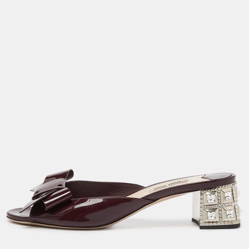 Miu Miu Burgundy Patent Leather Crystal Embellished Block Heel Slide Sandals Size 39.5 - Miu Miu - Modalova