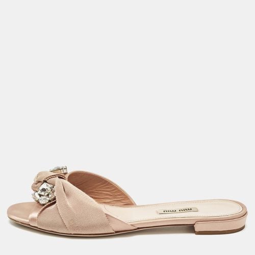 Miu Miu Beige Satin Crystal Embellished Flat Slides Size 38.5 - Miu Miu - Modalova