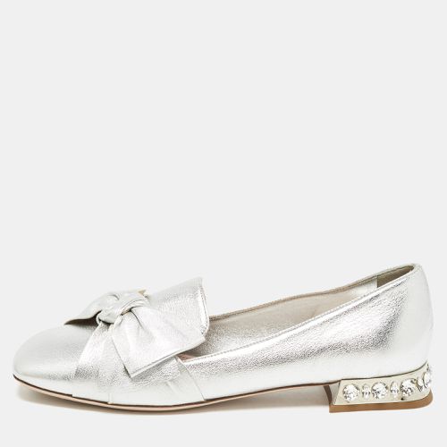 Miu Miu Silver Leather Bow Crystal Embellished Loafers Size 38 - Miu Miu - Modalova