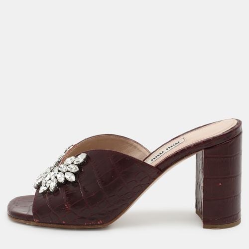 Miu Miu Burgundy Croc Embossed Leather Embellished Slide Sandals Size 36 - Miu Miu - Modalova