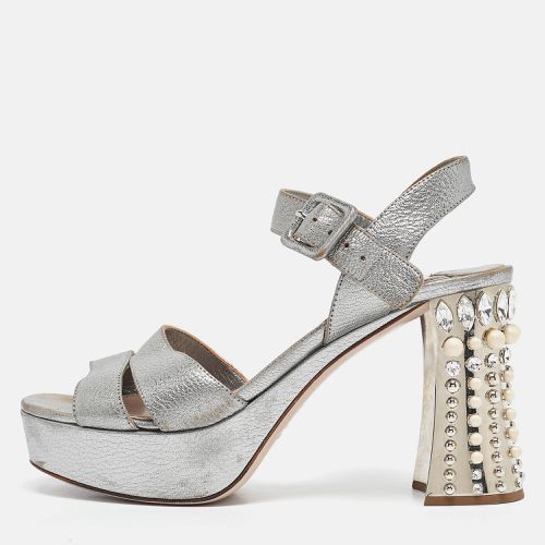 Miu Miu Silver Leather Crystal Embellished Block Heel Sandals Size 37.5 - Miu Miu - Modalova