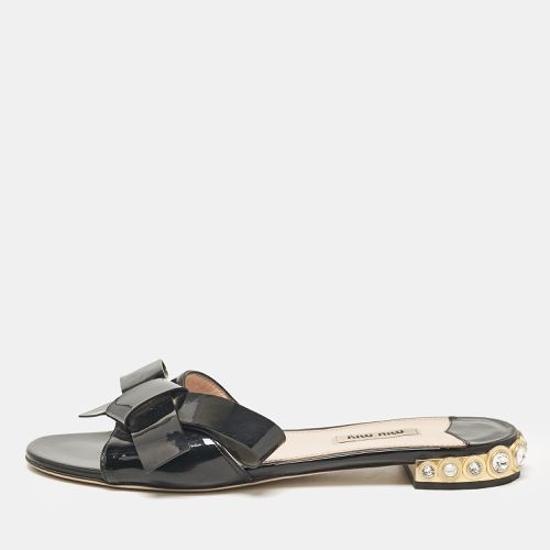 Miu Miu Black Patent Leather Bow Crystal Embellished Flat Slides Size 39 - Miu Miu - Modalova