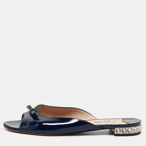 Miu Miu Blue Patent Leather Crystal Embellished Bow Flat Slides Size 38.5 - Miu Miu - Modalova