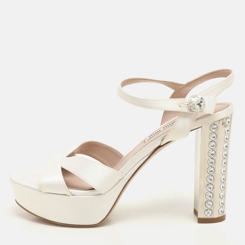Miu Miu White Satin Crystal Embellished Heel Platform Ankle Strap Sandals Size 38 - Miu Miu - Modalova