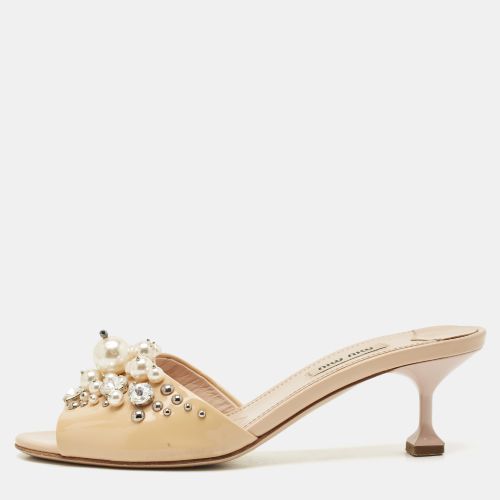 Patent Leather Faux Pearl Embellished Slide Sandals Size 37 - Miu Miu - Modalova