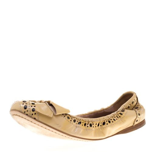 Miu Miu Beige Brogue Leather Scrunch Bow Ballet Flats Size 37.5 - Miu Miu - Modalova