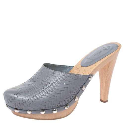 Miu Miu Grey Leather Studded Platform Clogs Size 40 - Miu Miu - Modalova