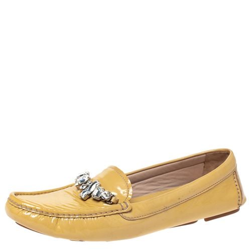 Miu Miu Pale Yellow Patent Leather Crystal Embellished Slip On Loafer Size 40.5 - Miu Miu - Modalova