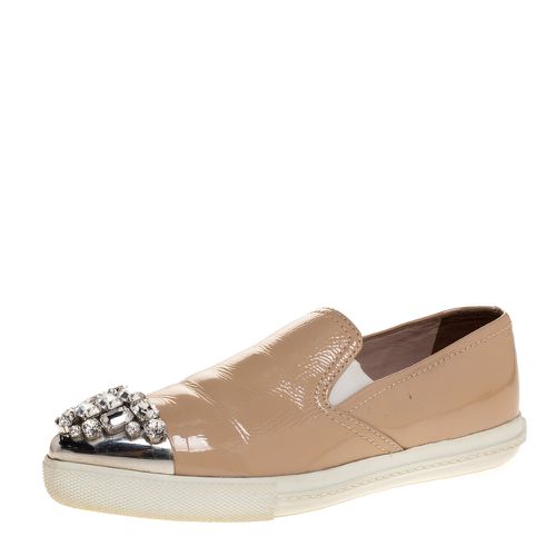 Miu Miu Beige Patent Leather Crystal Embellished Pointed Cap Toe Slip On Sneakers Size 35 - Miu Miu - Modalova