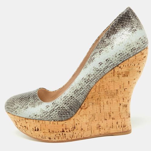 Miu Miu Two Tone Embossed Snakeskin Cork Wedge Pumps Size 37 - Miu Miu - Modalova