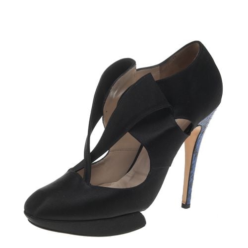 Nicholas Kirkwood Black Satin Criss Cross Platform Pumps Size 41 - Nicholas Kirkwood - Modalova