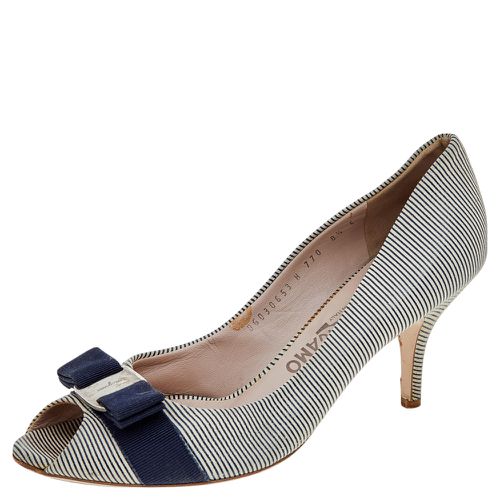 Salvatore Ferragamo Blue/White Canvas Vara Bow Peep Toe Pumps Size 39 - Salvatore Ferragamo - Modalova