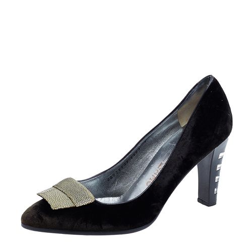 Salvatore Ferragamo Dark Green Velvet and Stingray Almond Toe Pumps Size 38.5 - Salvatore Ferragamo - Modalova