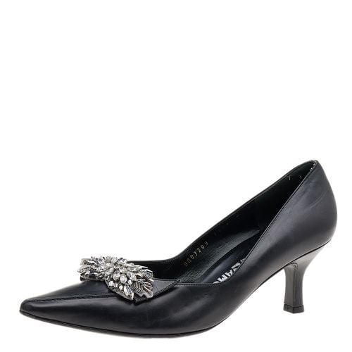 Salvatore Ferragamo Black Leather Crystal Embellished Pumps Size 38.5 - Salvatore Ferragamo - Modalova