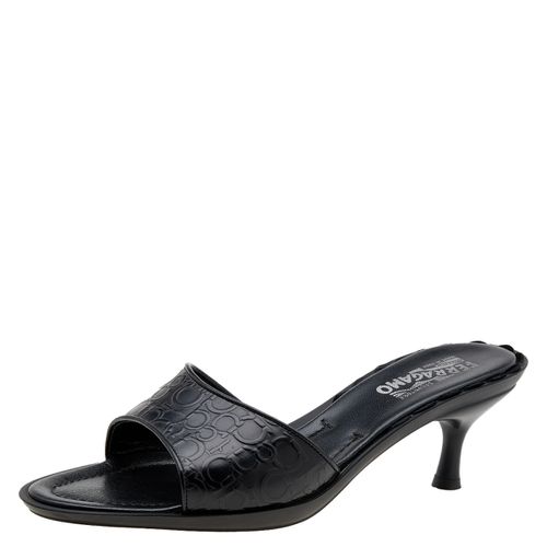 Salvatore Ferragamo Black Gancini Embossed Leather Slide Sandals Size 40 - Salvatore Ferragamo - Modalova