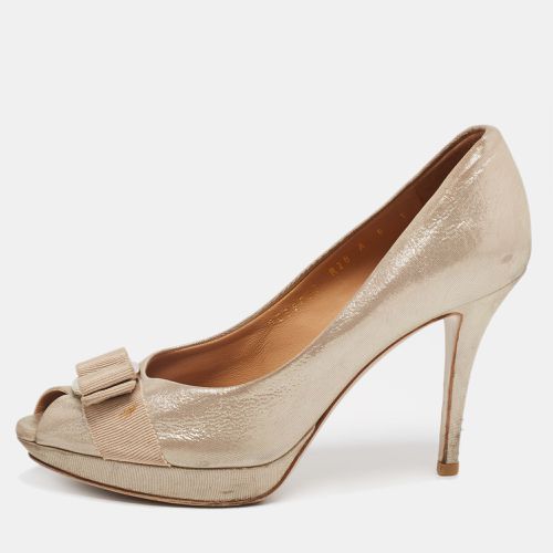 Salvatore Ferragamo Metallic Gold Nubuck Leather Vara Bow Peep Toe Pumps Size 36.5 - Salvatore Ferragamo - Modalova