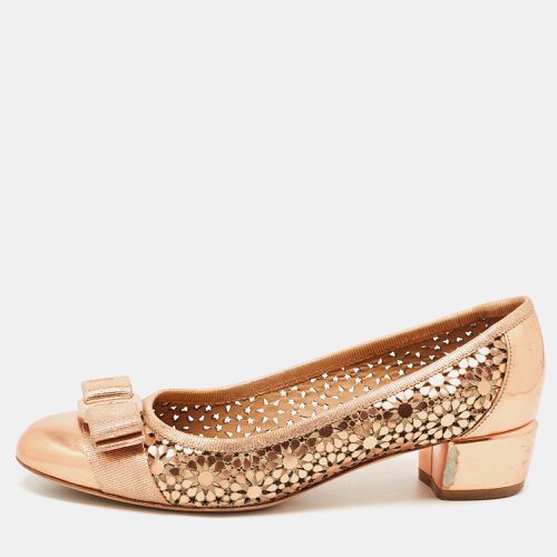 Salvatore Ferragamo Metallic Leather Laser Cut Vara Bow Pumps Size 36.5 - Salvatore Ferragamo - Modalova