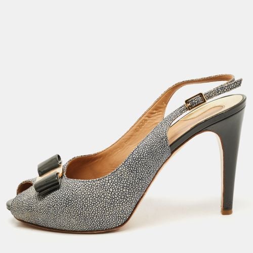 Salvatore Ferragamo Grey/Black Textured Leather Vara Bow Slingback Sandals Size 39.5 - Salvatore Ferragamo - Modalova