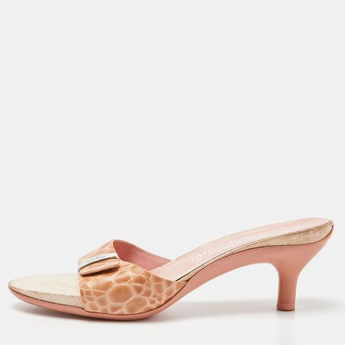 Salvatore Ferragamo Pink Croc Embossed Leather Slide Sandals Size 40.5 - Salvatore Ferragamo - Modalova