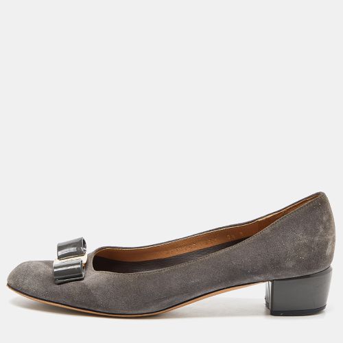 Salvatore Ferragamo Grey Suede Vara Bow Pumps Size 40 - Salvatore Ferragamo - Modalova