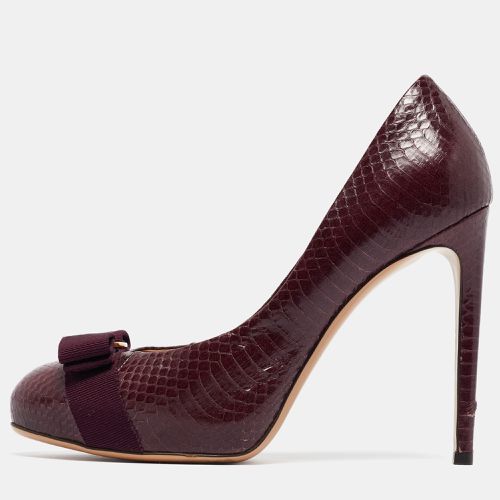 Salvatore Ferragamo Burgundy Python Vara Bow Pumps Size 38 - Salvatore Ferragamo - Modalova