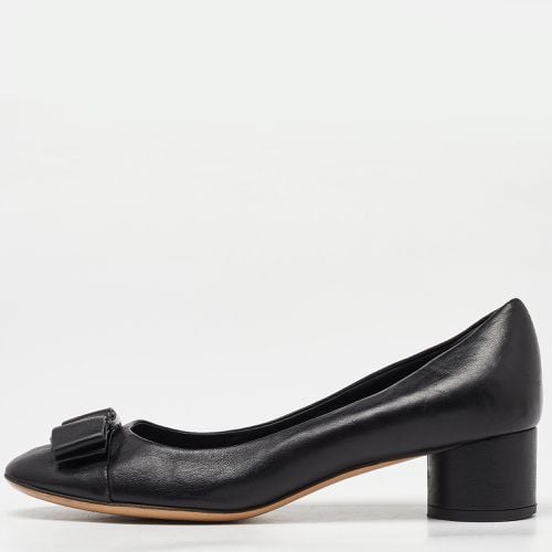 Salvatore Ferragamo Black Leather Vara Bow Block Heel Pumps Size 37 - Salvatore Ferragamo - Modalova