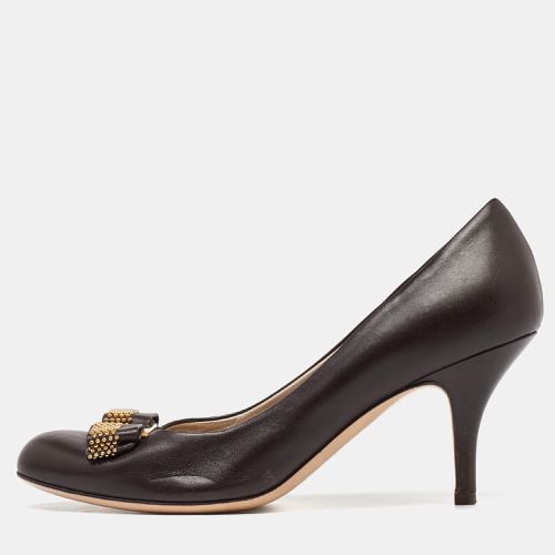 Salvatore Ferragamo Brown Leather Studded Vara Bow Pumps Size 37 - Salvatore Ferragamo - Modalova