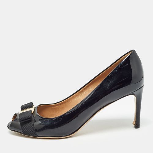 Salvatore Ferragamo Black Patent Leather Vara Bow Peep Toe Pumps Size 40.5 - Salvatore Ferragamo - Modalova