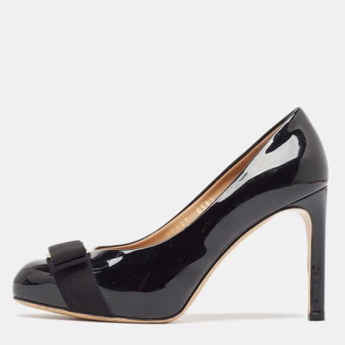 Salvatore Ferragamo Black Patent Leather Vara Bow Pumps Size 35 - Salvatore Ferragamo - Modalova