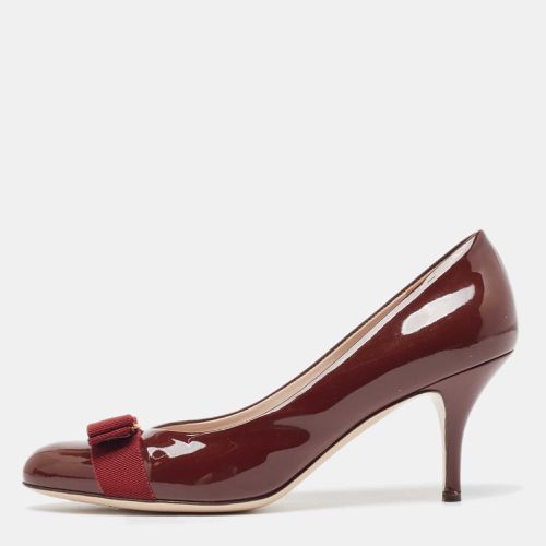 Salvatore Ferragamo Burgundy Patent Leather Vara Bow Pumps Size 40.5 - Salvatore Ferragamo - Modalova