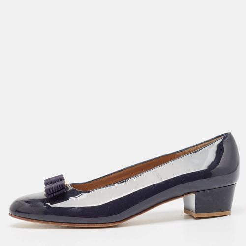 Salvatore Ferragamo Navy Blue Patent Leather Vara Bow Pumps Size 39 - Salvatore Ferragamo - Modalova